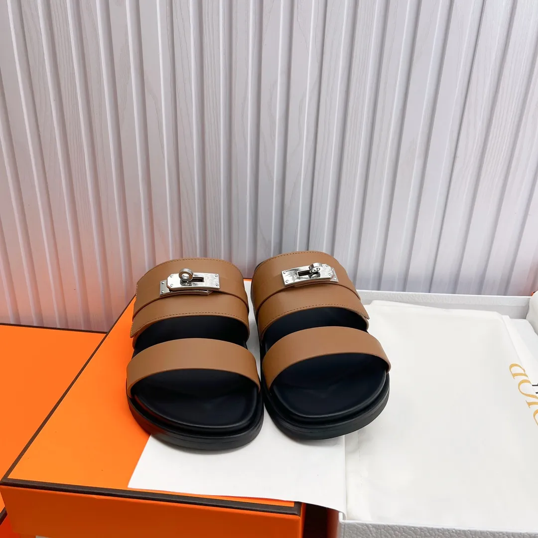 👟👟Ex-factory price 480👟👟 High version of Hermes 🐎The extremely popular couple's second uncle slippers/the latest snake print sandals and slippers, paired with various colorful socks, so trendy!  ———————— Upper: imported cowhide/Lining: imported cowhide Outsole: Tpu non-slip and wear-resistant outsole Female 36-46.